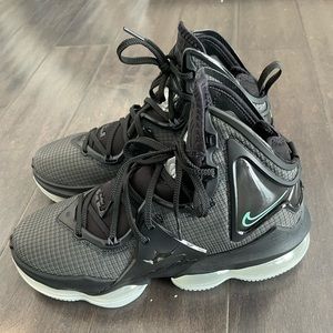 New Nike LeBron 19 XIX Black Green Glow Black Sneakers Men's Size 8 Retail $199